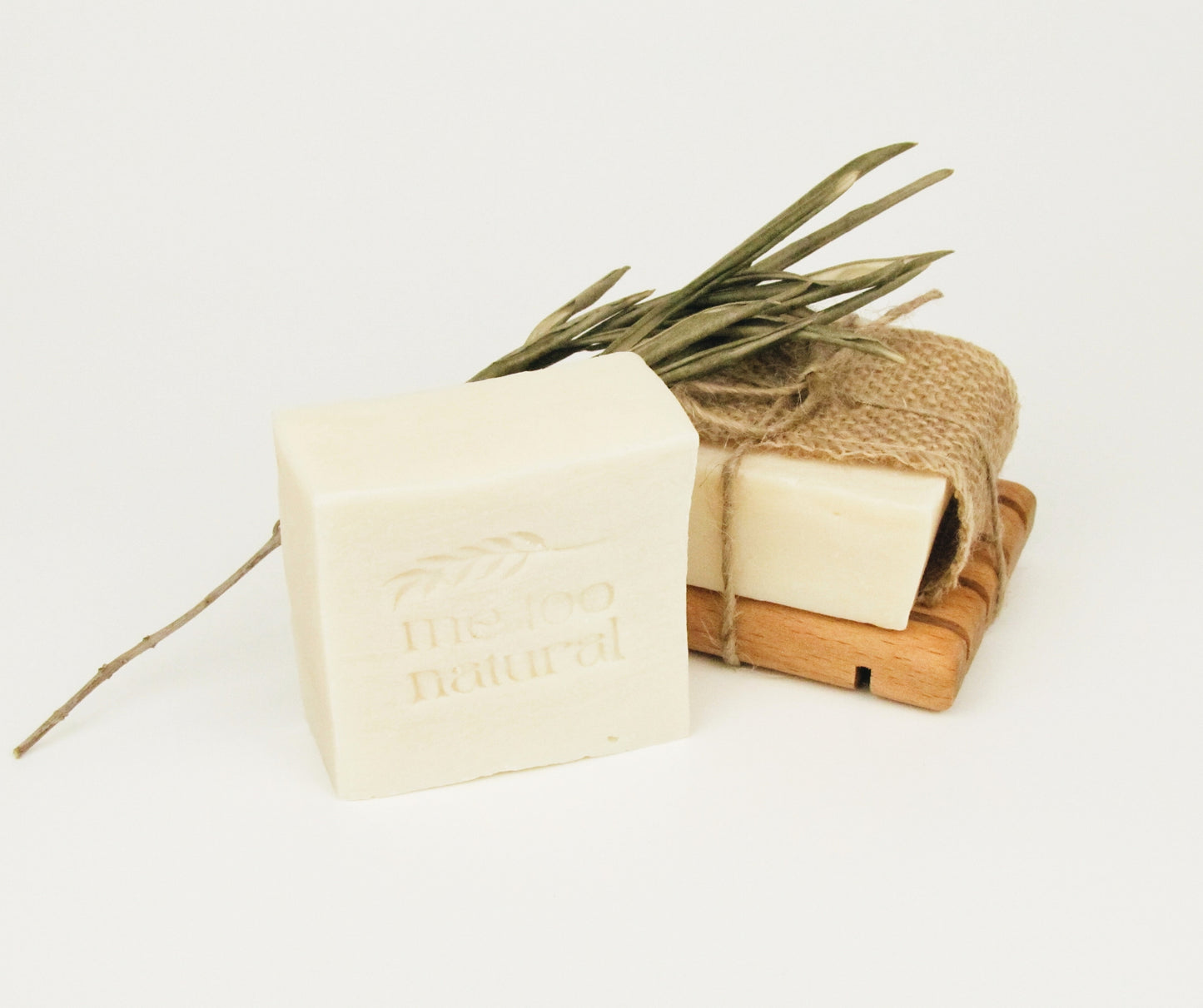 Naturseife Olivenöl 2er Set mit Holz Seifenablage - feste Seife ohne Duftstoffe für Hände & Körper