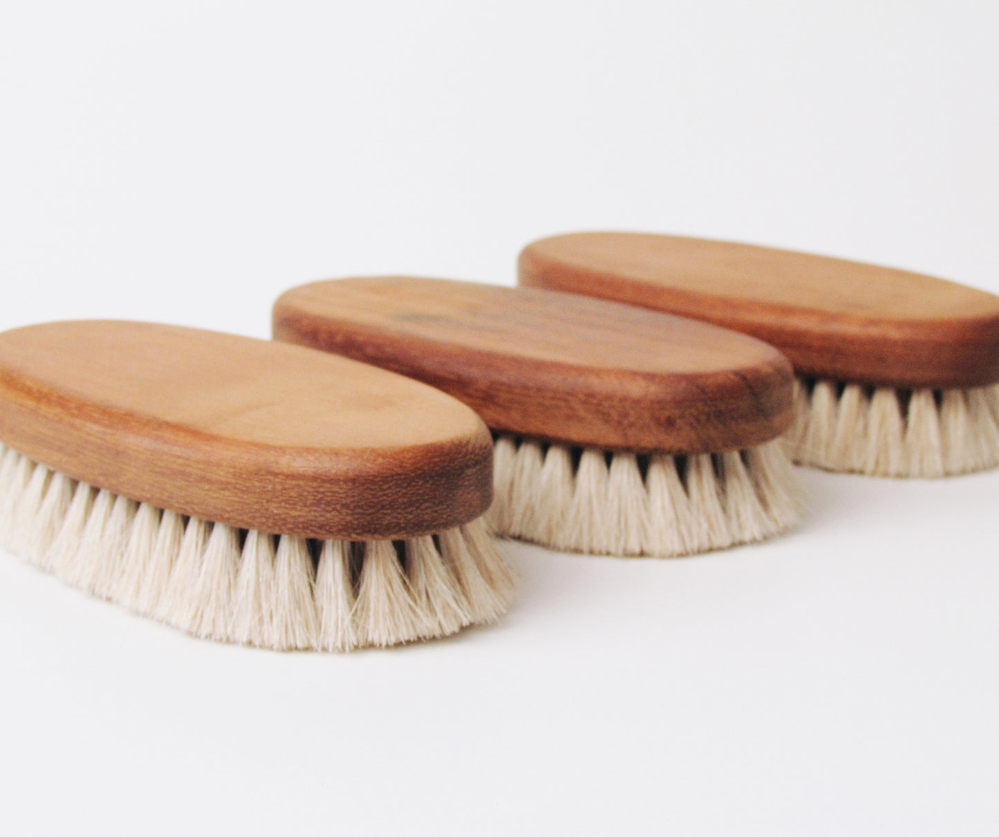 Trockenbürste Teakholz - Natur Körperbürste für Trockenmassage und Hautpflege mit Ziegenhaar