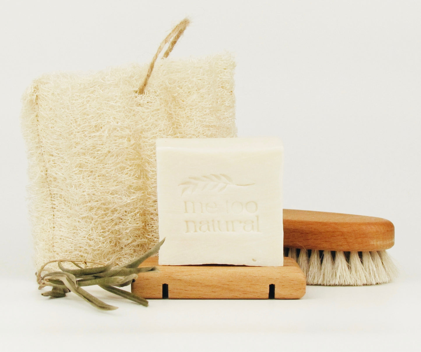 Olivenöl Seife mit Trockenbürste, Seifenablage & Luffa Seifensäckchen - Naturpflege Routine für empfindliche Haut