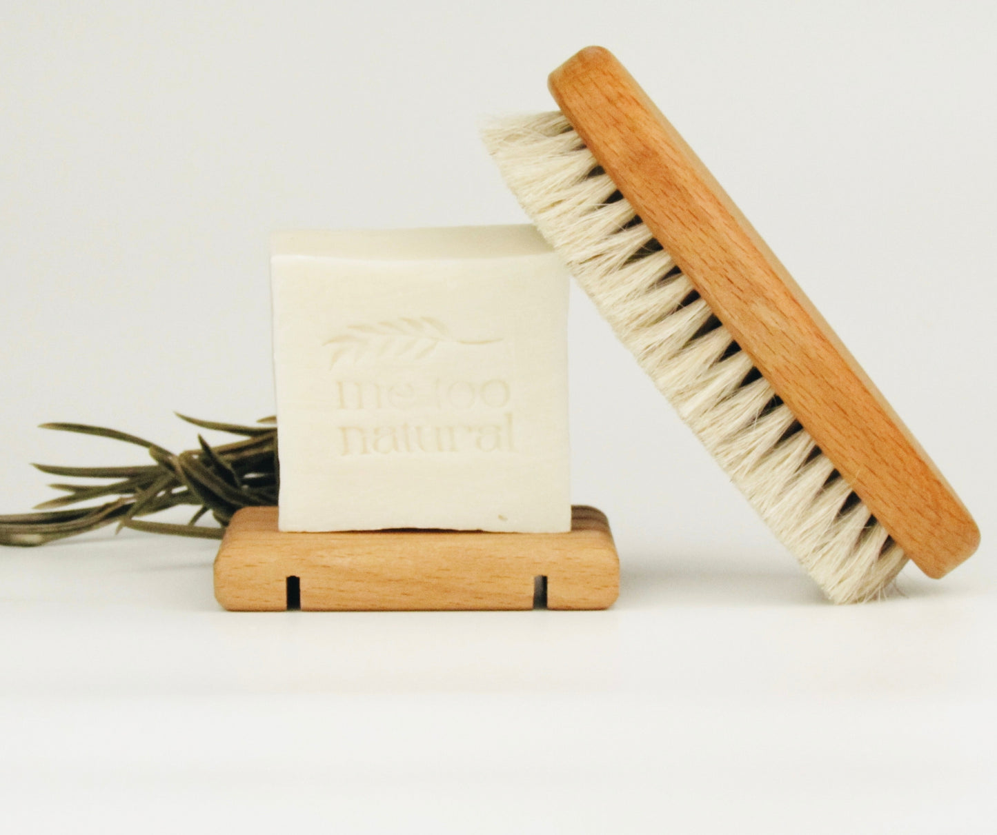 Olivenöl Seife Set mit Seifenablage & Trockenbürste aus Buchenholz - milde Naturseife Routine für empfindliche Haut
