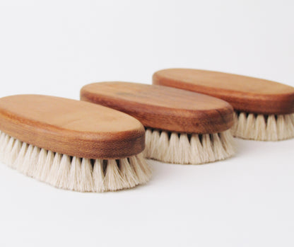 Trockenbürste Teakholz - Natur Körperbürste für Trockenmassage und Hautpflege mit Ziegenhaar